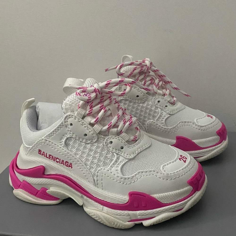 Balenciaga Kids
Triple S sneakers